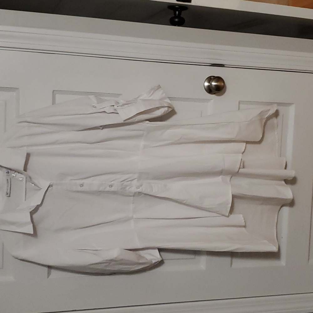 NY & CO hi-lo button up blouse